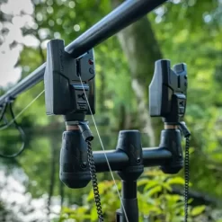 Korum KBI-Compact 3+1 Beetmelder Set -Vissen Kortingswinkel korum kbi compact bite alarm in use 1 1